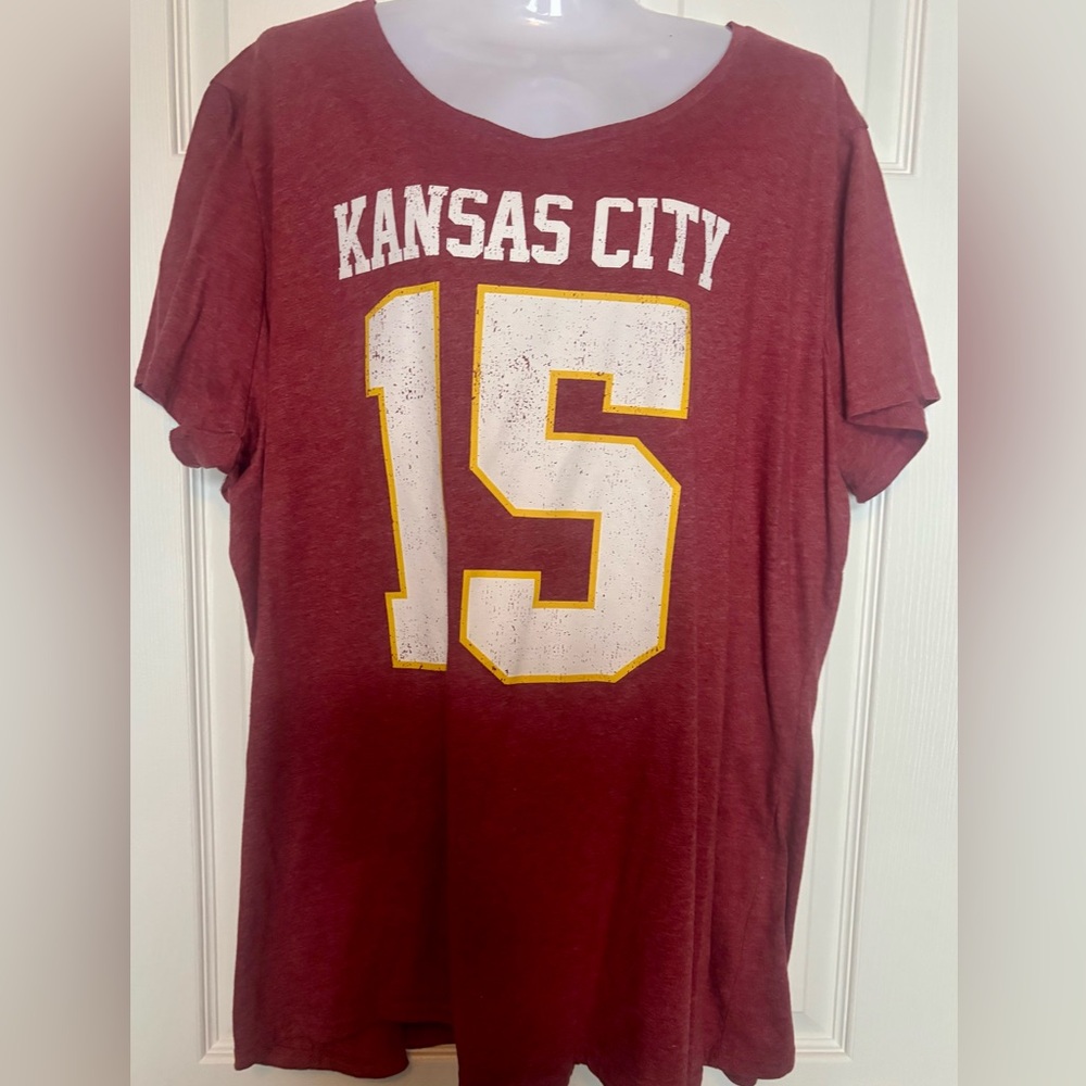 Women’s Kansas City Chiefs Mahomes #15 T-shirt Size 2XL